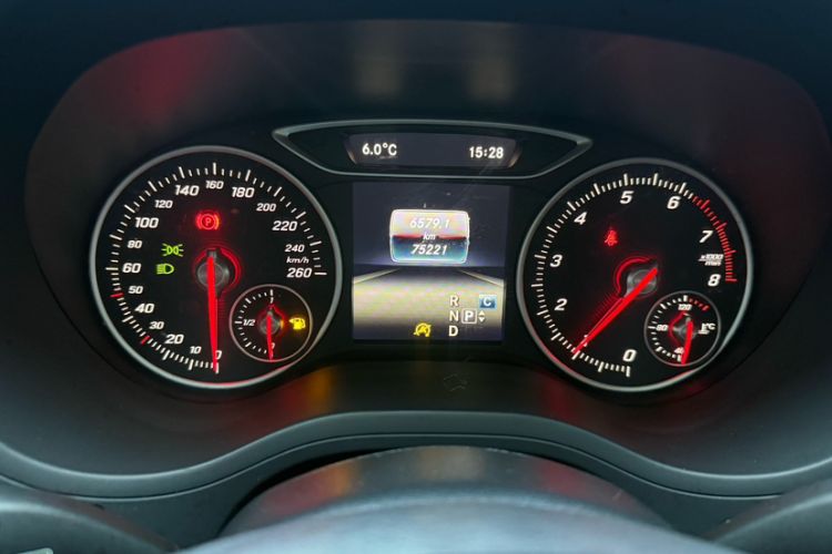 Used Mercedes-Benz B-Class 2015 B 200 Fashion Model Odometer Close Up