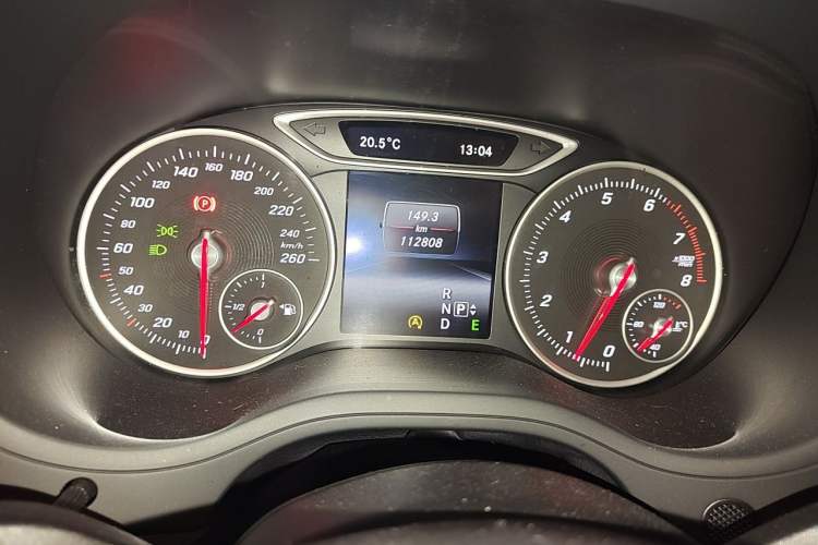 Used Mercedes-Benz B-Class 2015 B 200 Sport Edition Odometer Close Up