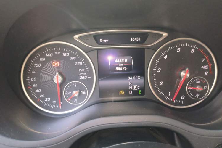 Used Mercedes-Benz B-Class 2015 B 200 Sport Edition Odometer Close Up