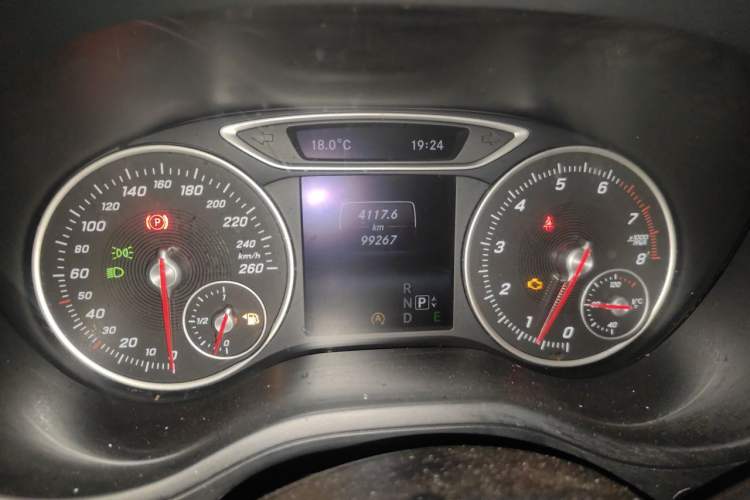 Used Mercedes-Benz B-Class 2015 B 200 Sport Edition Odometer Close Up