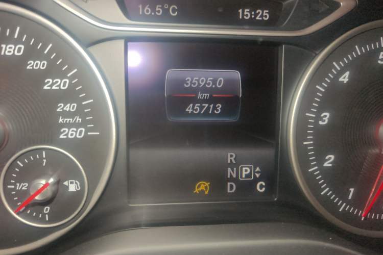 Used Mercedes-Benz B-Class 2015 B 200 Sport Edition Odometer Close Up
