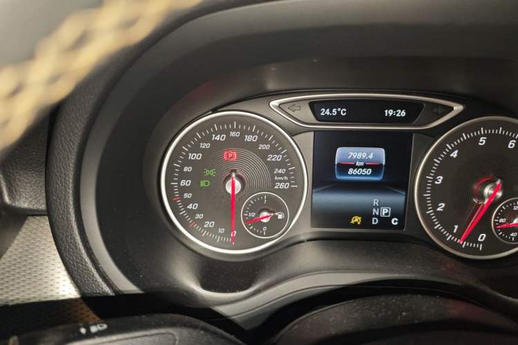 Used Mercedes-Benz B-Class 2015 B 200 Sport Edition Odometer Close Up