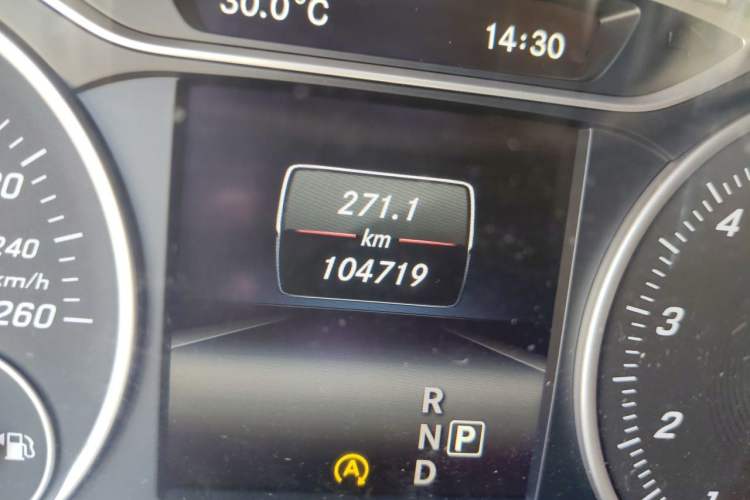 Used Mercedes-Benz B-Class 2015 B 200 Sport Edition Odometer Close Up