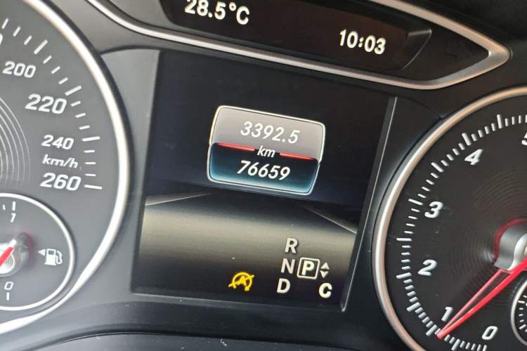 Used Mercedes-Benz B-Class 2015 B 200 Sport Edition Odometer Close Up