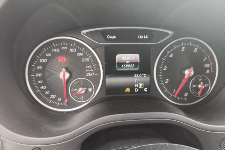 Used Mercedes-Benz B-Class 2015 B 200 Sport Edition Odometer Close Up