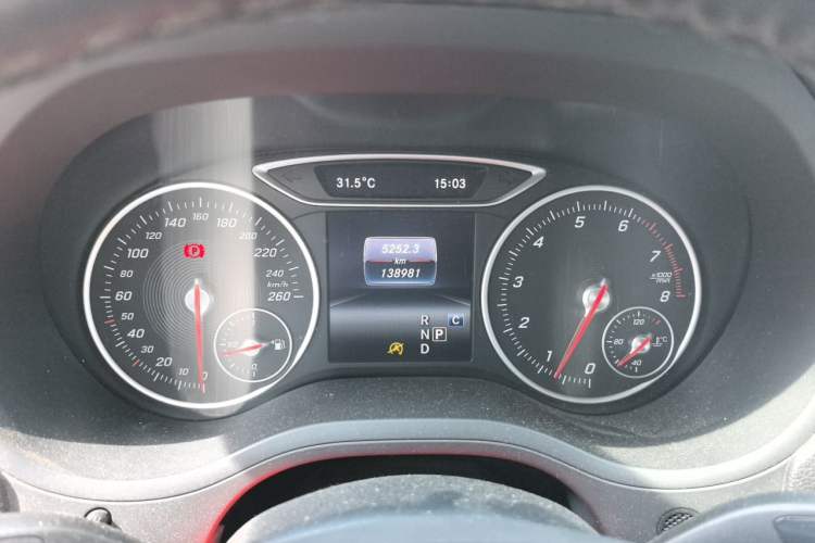 Used Mercedes-Benz B-Class 2015 B 200 Sport Edition Odometer Close Up