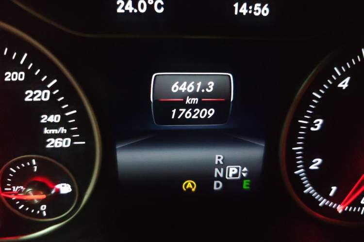Used Mercedes-Benz B-Class 2015 B 200 Fashion Model Odometer Close Up