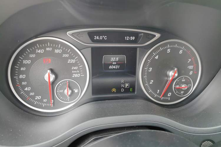 Used Mercedes-Benz B-Class 2015 B 200 Fashion Model Odometer Close Up