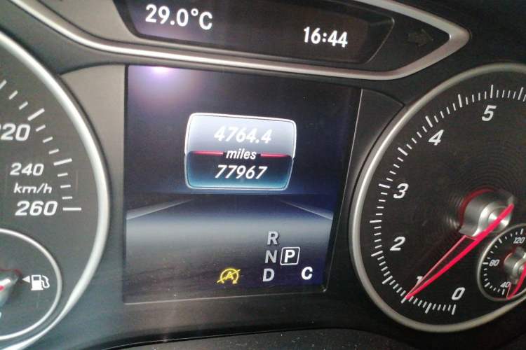 Used Mercedes-Benz B-Class 2015 B 200 Sport Edition Odometer Close Up