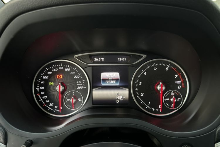 Used Mercedes-Benz B-Class 2015 B 200 Fashion Model Odometer Close Up