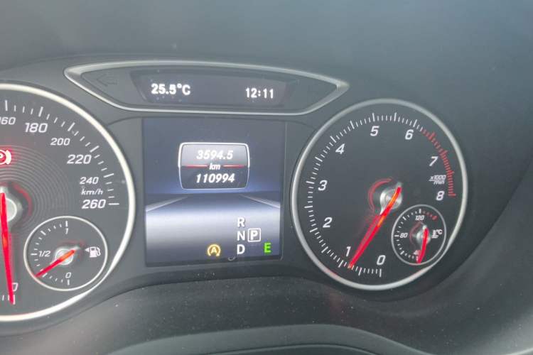Used Mercedes-Benz B-Class 2015 B 200 Sport Edition Odometer Close Up