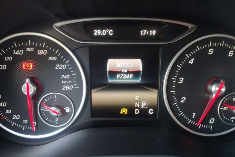 Used Mercedes-Benz B-Class 2015 B 200 Sport Edition Odometer Close Up