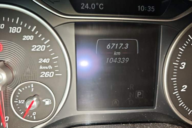 Used Mercedes-Benz B-Class 2015 B 200 Sport Edition Odometer Close Up