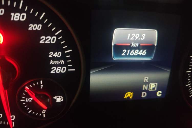 Used Mercedes-Benz B-Class 2015 B 200 Sport Edition Odometer Close Up