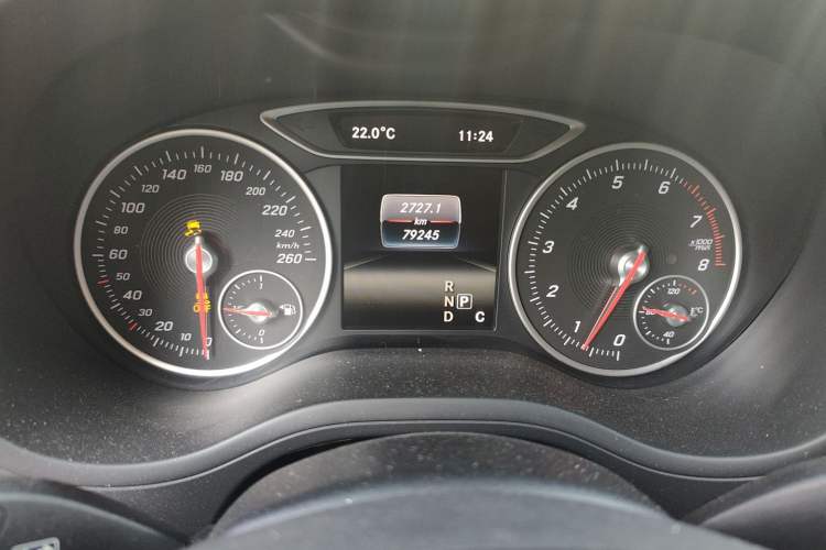 Used Mercedes-Benz B-Class 2015 B 200 Fashion Model Odometer Close Up