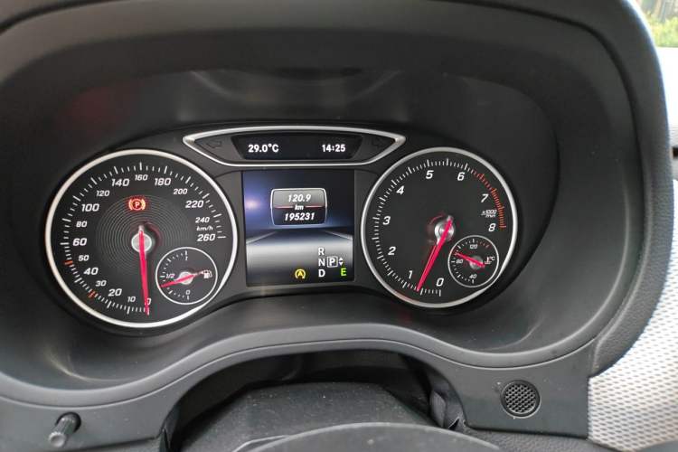 Used Mercedes-Benz B-Class 2015 B 200 Sport Edition Odometer Close Up