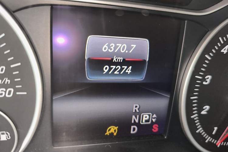 Used Mercedes-Benz B-Class 2015 B 200 Fashion Model Odometer Close Up