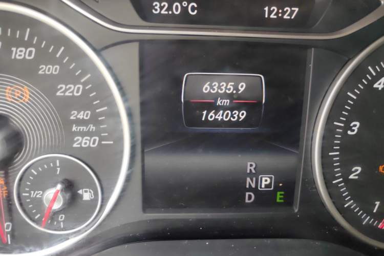 Used Mercedes-Benz B-Class 2015 B 200 Luxury Model Odometer Close Up