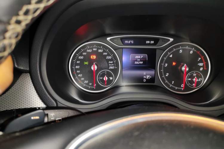 Used Mercedes-Benz B-Class 2015 B 200 Sport Edition Odometer Close Up