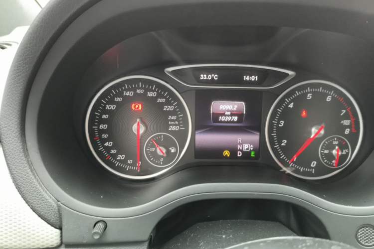 Used Mercedes-Benz B-Class 2015 B 200 Fashion Model Odometer Close Up