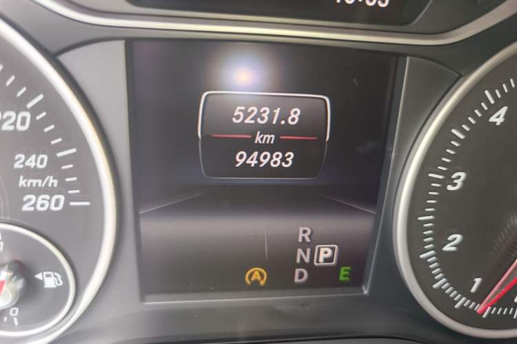 Used Mercedes-Benz B-Class 2015 B 260 Sport Edition Odometer Close Up