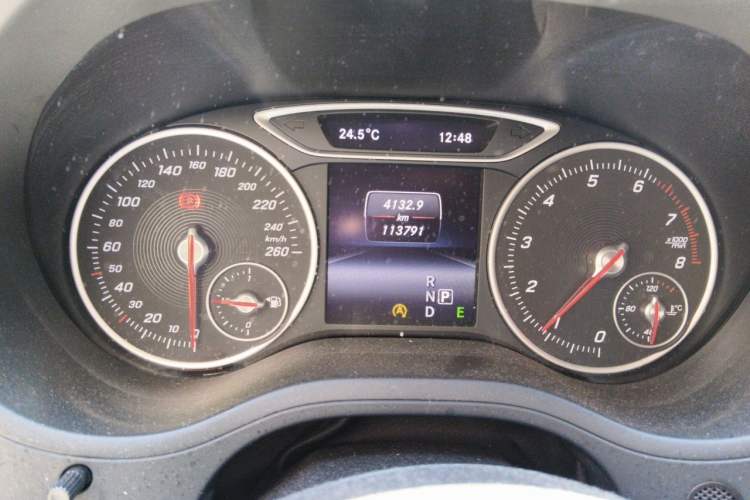 Used Mercedes-Benz B-Class 2015 B 200 Sport Edition Odometer Close Up