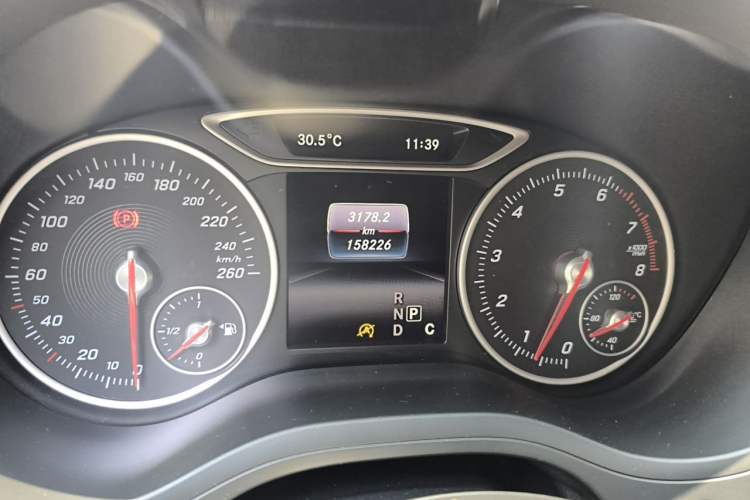 Used Mercedes-Benz B-Class 2015 B 200 Sport Edition Odometer Close Up