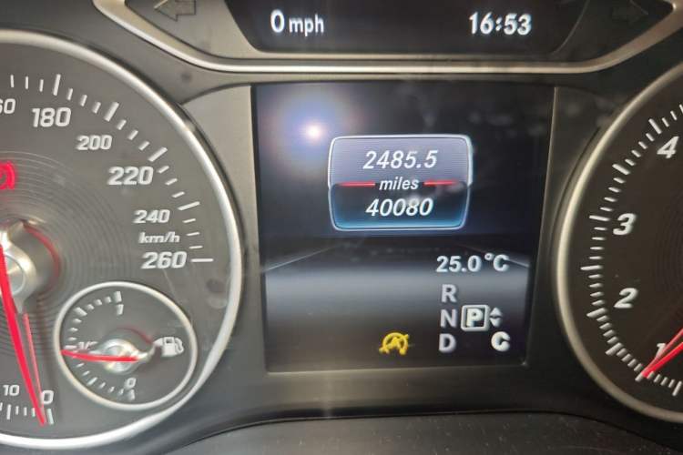 Used Mercedes-Benz B-Class 2015 B 200 Sport Edition Odometer Close Up