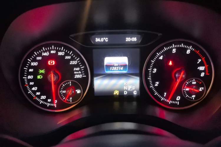 Used Mercedes-Benz B-Class 2015 B 200 Fashion Model Odometer Close Up