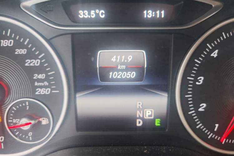 Used Mercedes-Benz B-Class 2015 B 200 Sport Edition Odometer Close Up