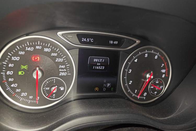 Used Mercedes-Benz B-Class 2015 B 200 Sport Edition Odometer Close Up