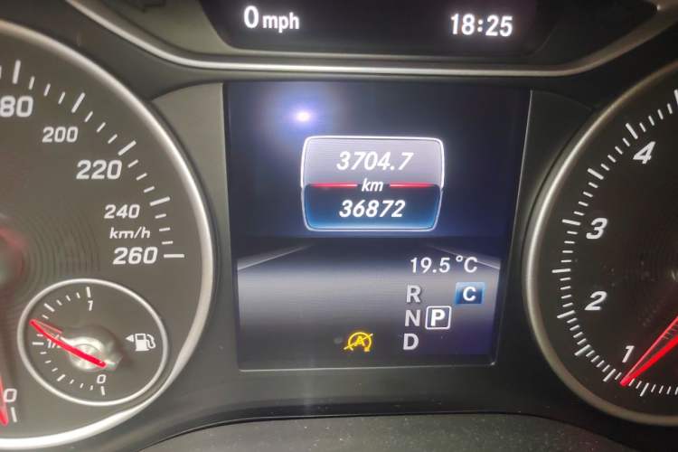 Used Mercedes-Benz B-Class 2015 B 200 Sport Edition Odometer Close Up