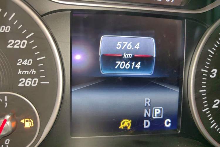 Used Mercedes-Benz B-Class 2015 B 200 Sport Edition Odometer Close Up