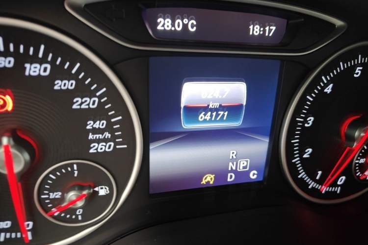 Used Mercedes-Benz B-Class 2015 B 200 Sport Edition Odometer Close Up
