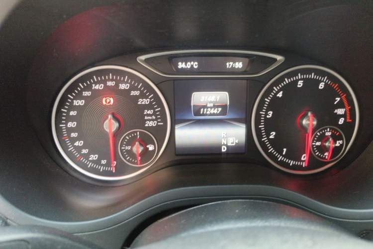 Used Mercedes-Benz B-Class 2015 B 200 Sport Edition Odometer Close Up