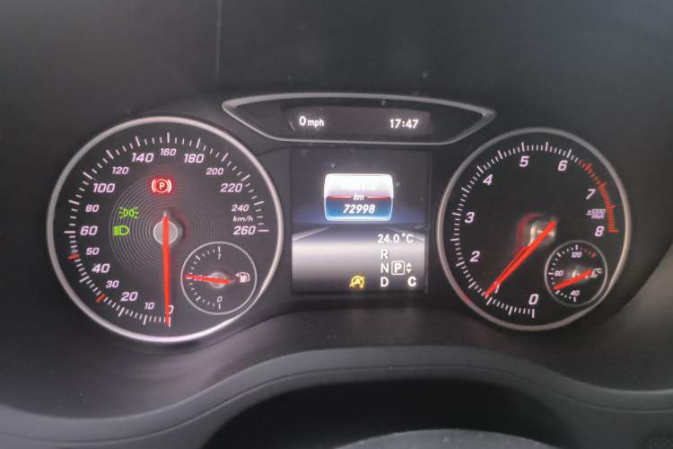 Used Mercedes-Benz B-Class 2015 B 200 Sport Edition Odometer Close Up