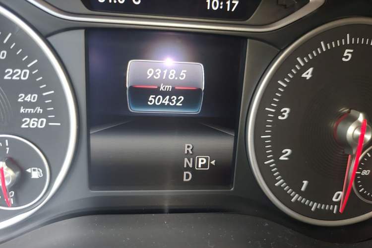 Used Mercedes-Benz B-Class 2015 B 200 Sport Edition Odometer Close Up