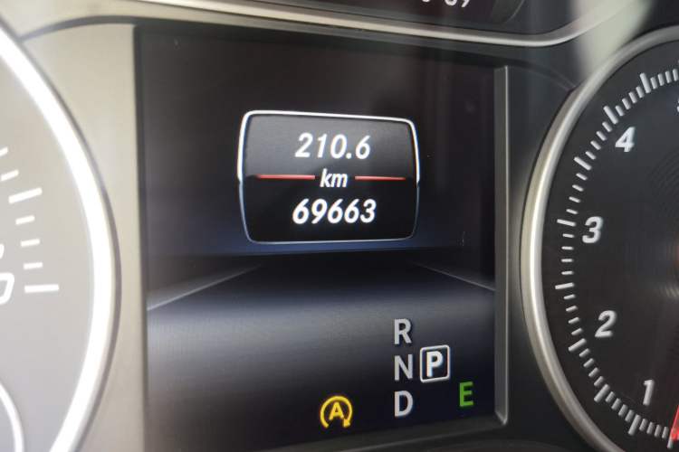 Used Mercedes-Benz B-Class 2015 B 200 Fashion Model Odometer Close Up