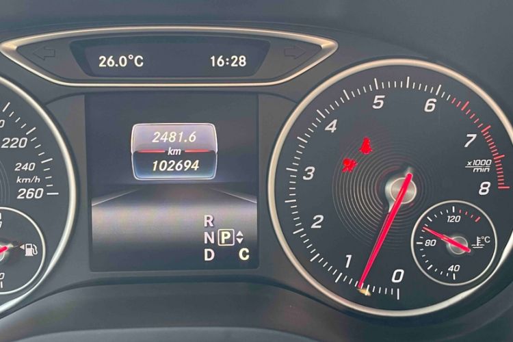Used Mercedes-Benz B-Class 2015 B 200 Fashion Model Odometer Close Up