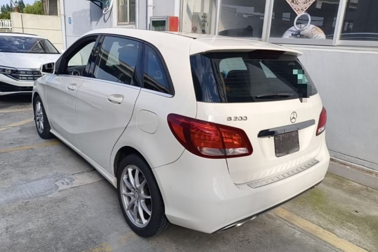 Used Mercedes-Benz B-Class 2015 B 200 Sport Edition Rear Left 45 Deg