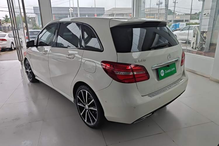 Used Mercedes-Benz B-Class 2015 B 200 Luxury Model Rear Left 45 Deg