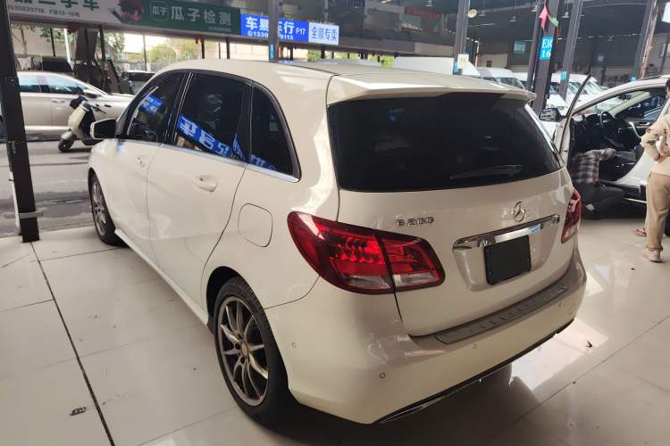 Used Mercedes-Benz B-Class 2015 B 200 Sport Edition Rear Left 45 Deg