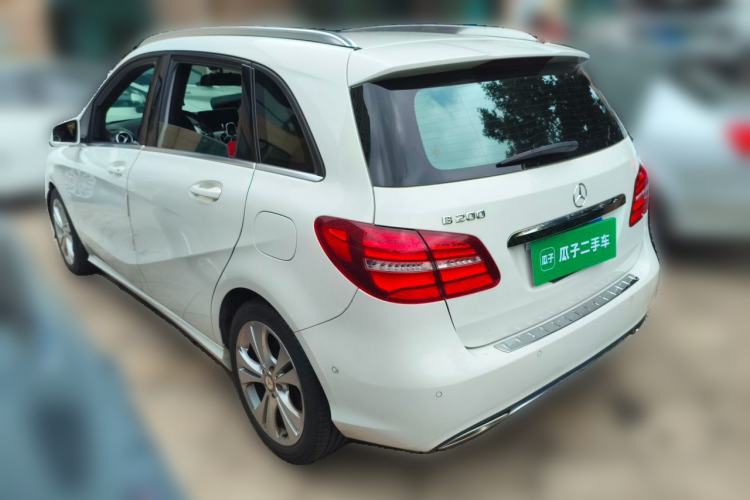 Used Mercedes-Benz B-Class 2015 B 200 Fashion Model Rear Left 45 Deg