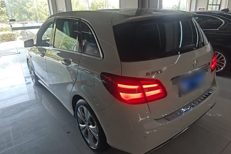 Used Mercedes-Benz B-Class 2015 B 200 Fashion Model Rear Left 45 Deg
