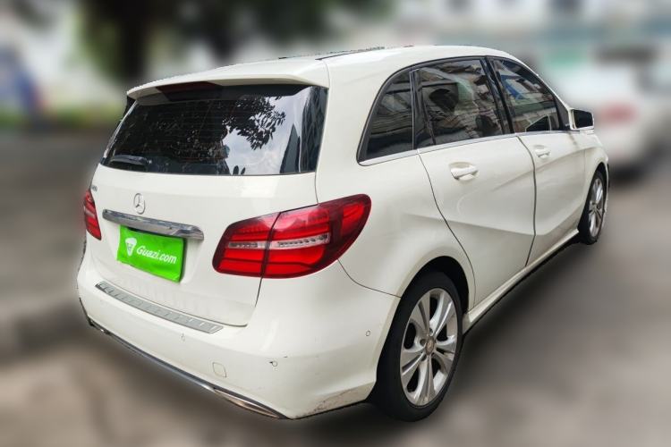 Used Mercedes-Benz B-Class 2015 B 200 Fashion Model Rear Right 45 Deg