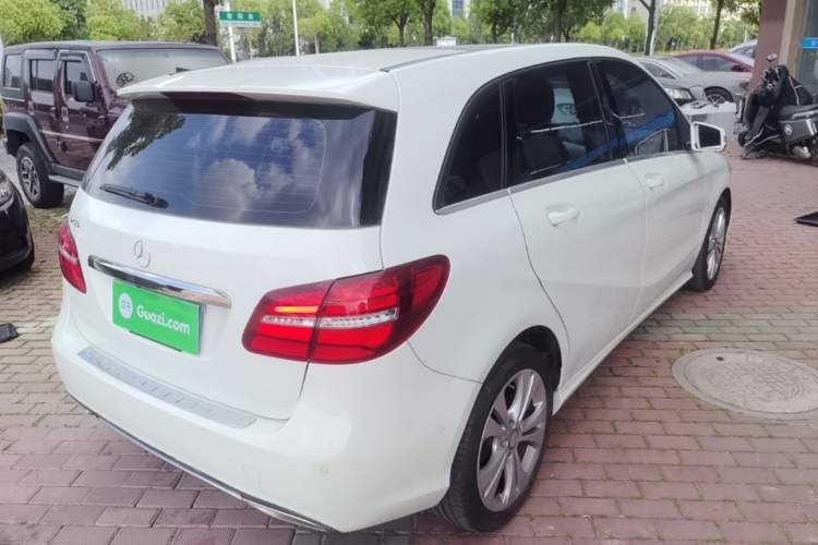 Used Mercedes-Benz B-Class 2015 B 200 Fashion Model Rear Right 45 Deg