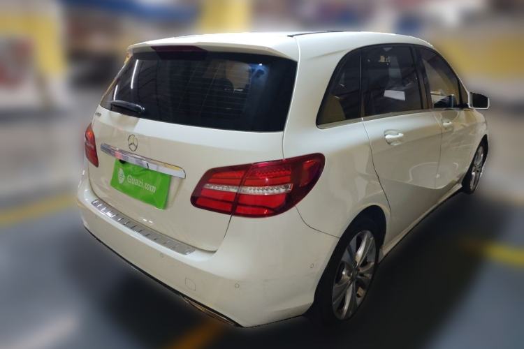 Used Mercedes-Benz B-Class 2015 B 200 Fashion Model Rear Right 45 Deg