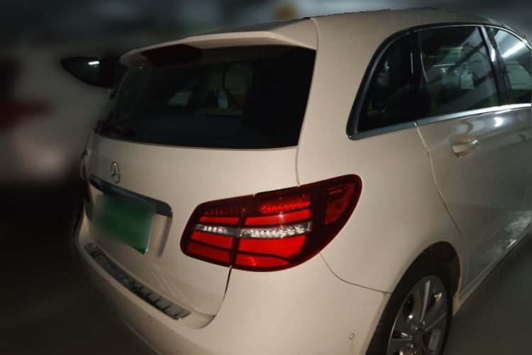 Used Mercedes-Benz B-Class 2015 B 200 Fashion Model Rear Right 45 Deg