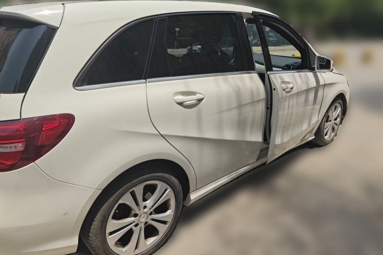 Used Mercedes-Benz B-Class 2015 B 200 Fashion Model Rear Right 45 Deg