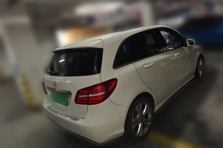 Used Mercedes-Benz B-Class 2015 B 200 Fashion Model Rear Right 45 Deg